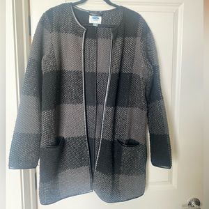 Woven light jacket with a faux leather trim.